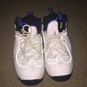 Nike Air Penny Hardaway 2’s. Size (6). *NO BOX*